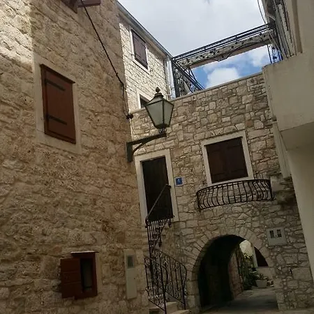 Nyaraló Skrlec *